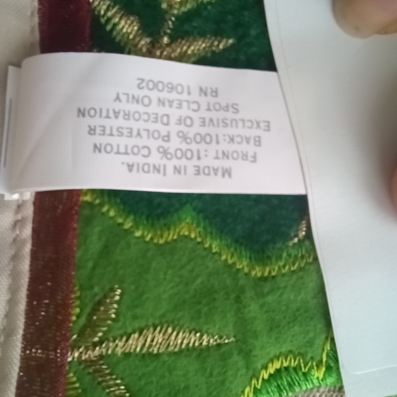 BELLA LUX HOLIDAY TABLE RUNNER NWT 13"X 72" - Picture 10 of 12